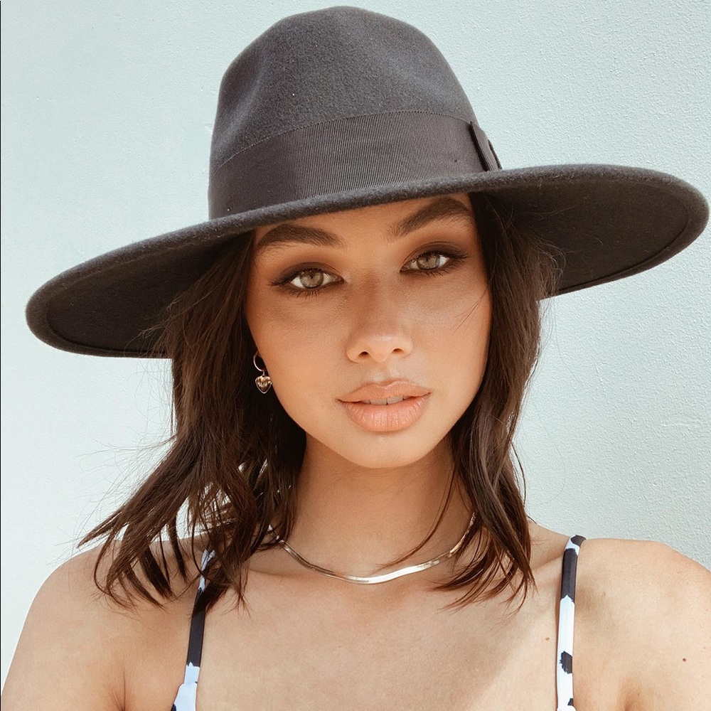 Brixton felt hat with bow detail 🖤